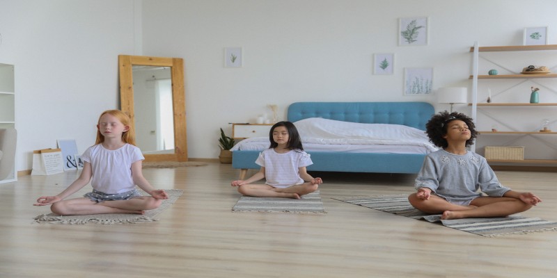 Mindfulness meditation for kids (how to boost their wellbeing)